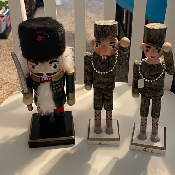 Nutcrackers Set of 3 - Picture 1 of 3
